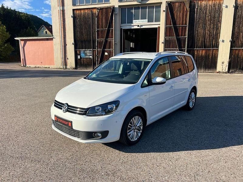 Weiß Gebraucht 2015 VW Touran Cup Van / Kleinbus | 8.490 € (Guter Preis) - Bild 1/4