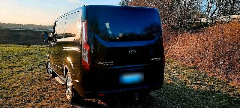 Gebraucht Ford Tourneo 170 PS (125 kW) 2018 Schwarz Van / Kleinbus