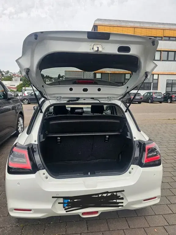 Gebraucht Suzuki Swift Comfort+ 83 PS (61 kW) 2024 Weiß Kleinwagen