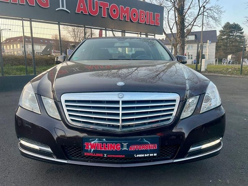 Usata Mercedes E350 272 CV (200 kW) 2011 Marrone Berlina
