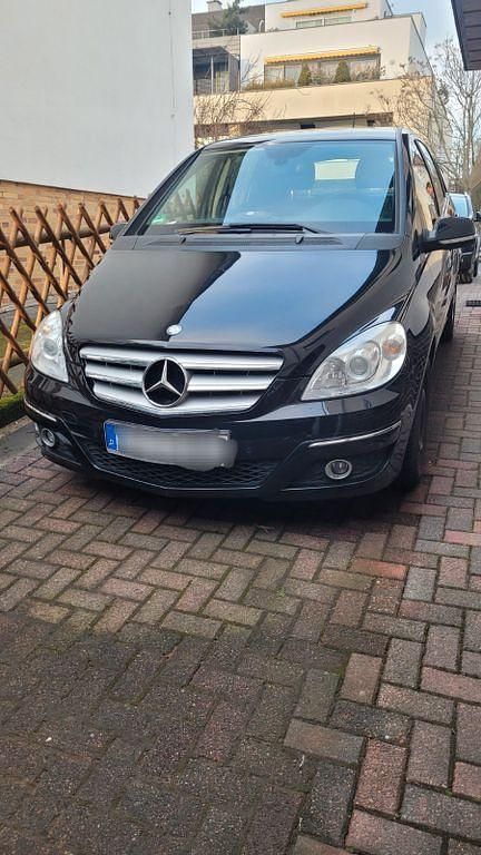 Gebraucht Mercedes B180 109 PS (80 kW) 2010 Schwarz Van / Kleinbus