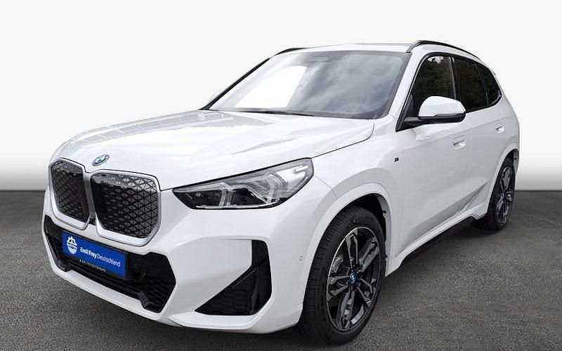 Weiß Neu 2025 BMW iX1 M Sport SUV | 59.990 € (Etwas zu teuer) - Bild 1/4