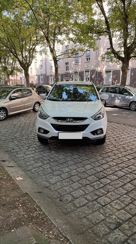 Weiß Gebraucht 2014 Hyundai ix35 Edition SUV | 7.900 € (Guter Preis) - Bild 1/4