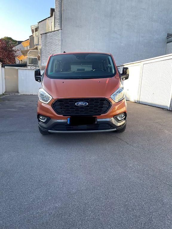 Orange Gebraucht 2023 Ford Tourneo Custom Active Van / Kleinbus | 44.900 € (Guter Preis) - Bild 1/4