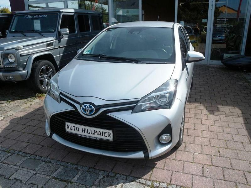 Gebraucht Toyota Yaris Hybrid Edition-S 75 PS (55 kW) 2017 Silber Limousine