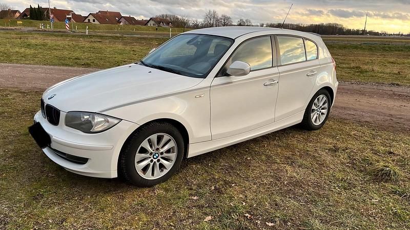 Gebraucht BMW 116 115 PS (84 kW) 2010 Weiß Kleinwagen