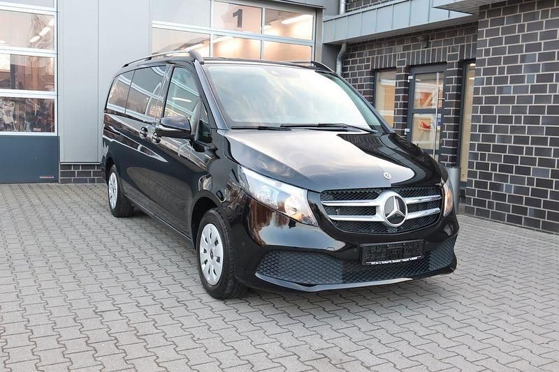 Gebraucht Mercedes V220 163 PS (119 kW) 2020 Schwarz Van / Kleinbus
