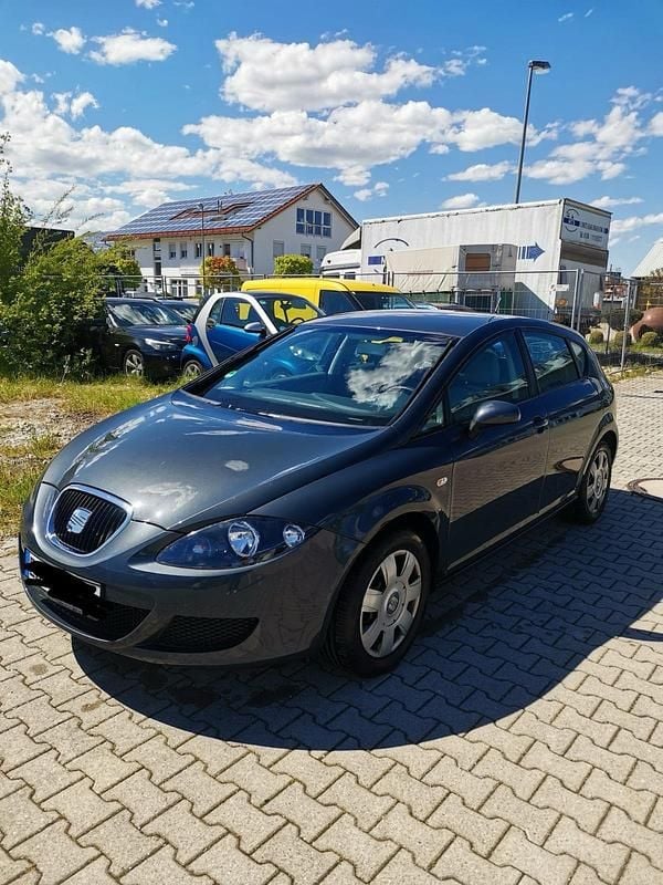Grau Gebraucht 2006 Seat Leon Limousine | 800 € (Superpreis) - Bild 1/4
