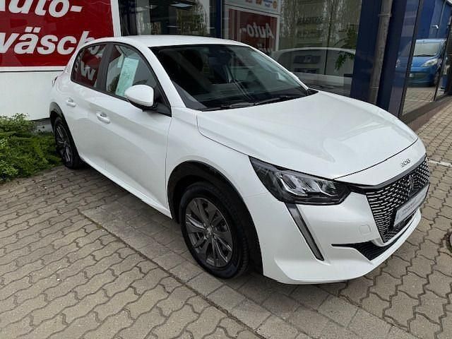 Gebraucht Peugeot e-208 Active 100 kW (136 PS) 2021 Lack weiss banquise/typ aussenverkleidun (metallic) Kleinwagen