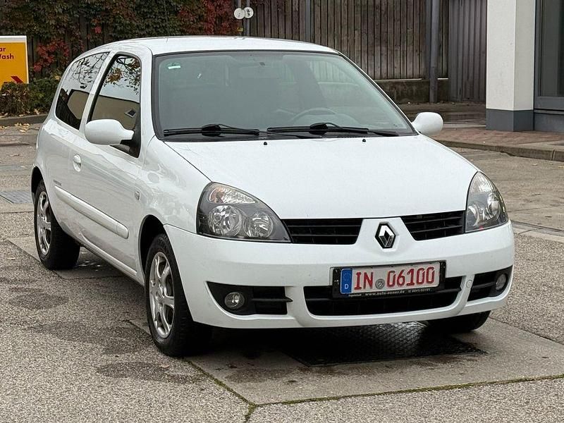 Gebraucht Renault Clio II Campus 58 PS (42 kW) 2009 Gletscherweiss Kleinwagen