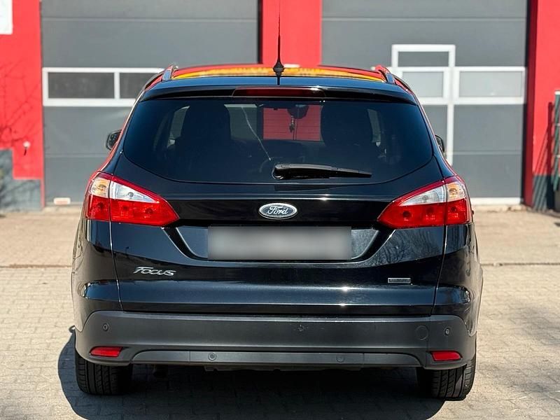 Gebraucht Ford Focus 116 PS (85 kW) 2012 Schwarz Kombi