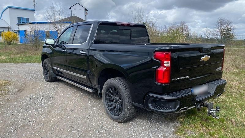Gebraucht Chevrolet Silverado 435 PS (319 kW) 2024 Schwarz SUV