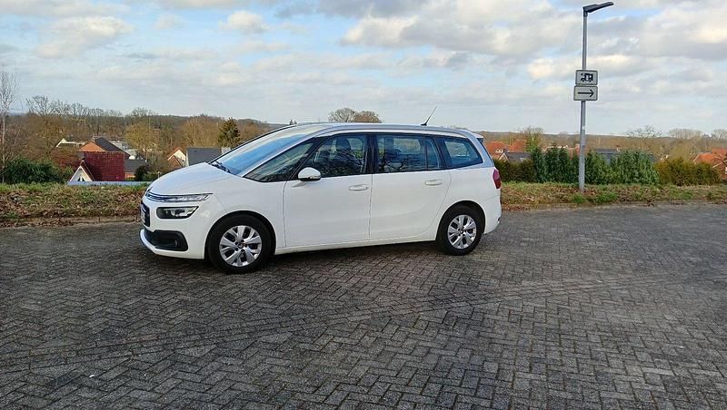 Weiß Gebraucht 2017 Citroën Grand C4 Picasso Van / Kleinbus | 5.800 € (Superpreis) - Bild 1/4