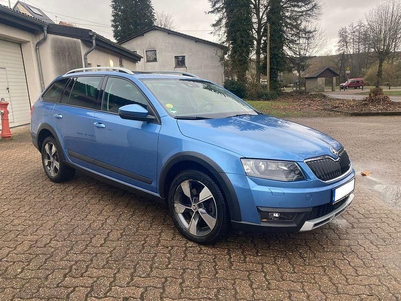Gebraucht Skoda Octavia 184 PS (135 kW) 2016 Blau Kleinwagen