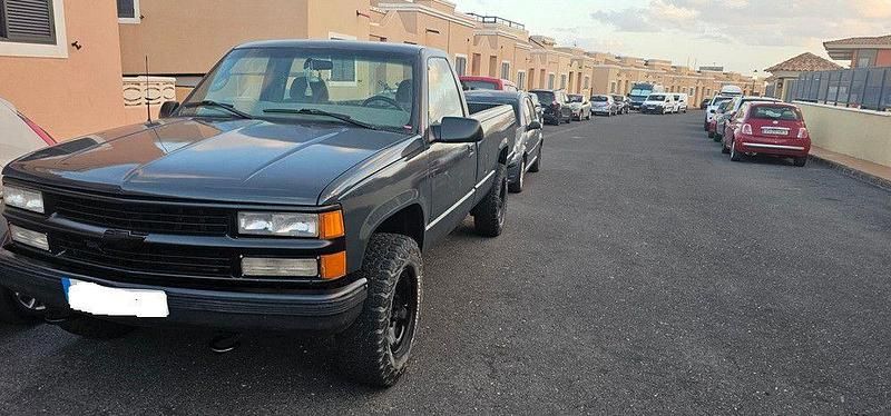 Schwarz Gebraucht 2000 Chevrolet 2500 SUV | 19.950 € - Bild 1/4