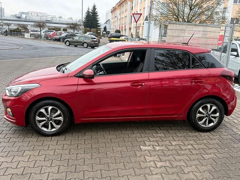 Gebraucht Hyundai i20 Active 101 PS (74 kW) 2018 Rot Limousine