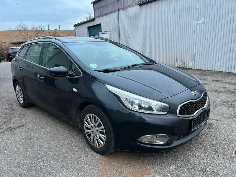 Schwarz Gebraucht 2014 Kia Ceed Sportswagon Edition 7 Kombi | 3.499 € (Teuer) - Bild 1/4