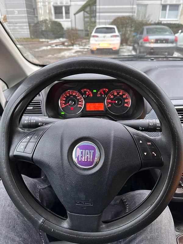 Gebraucht Fiat Punto 70 PS (51 kW) 2011 Weiß Kleinwagen