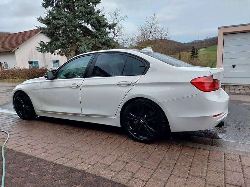 Gebraucht BMW 330 Performance 258 PS (189 kW) 2014 Weiß Limousine