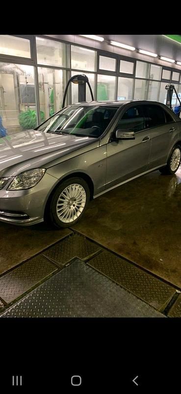 Gebraucht Mercedes E220 170 PS (125 kW) 2012 Silber Limousine