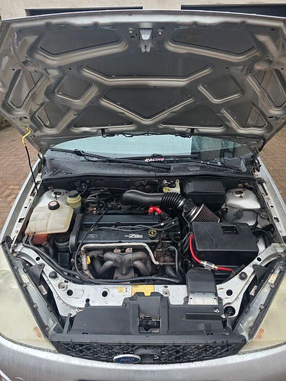 Gebraucht Ford Focus Ghia 116 PS (85 kW) 1999 Silber Limousine