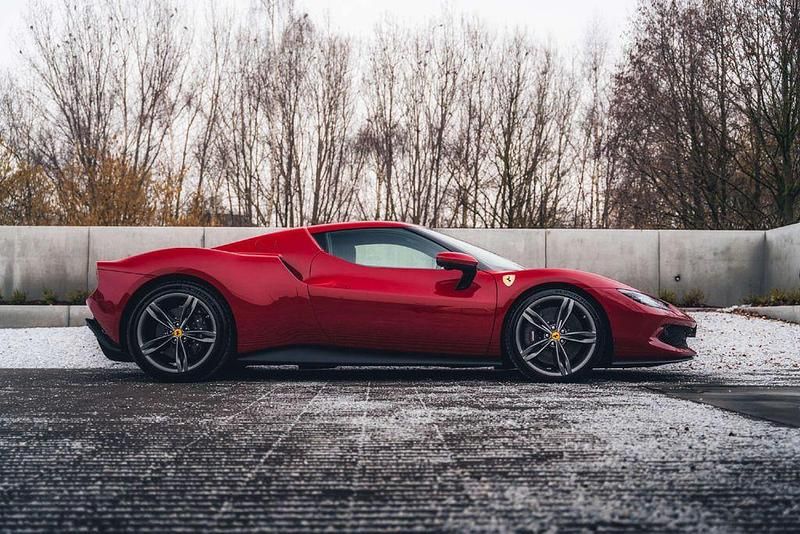 Gebraucht Ferrari 296 829 PS (609 kW) 2024 Rot