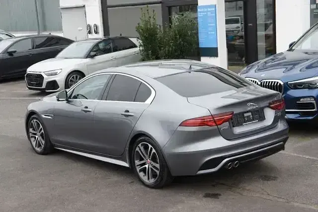 Używany Jaguar XE R-Dynamic 204 KM (150 kW) 2021 Szary Sedan/Limuzyna