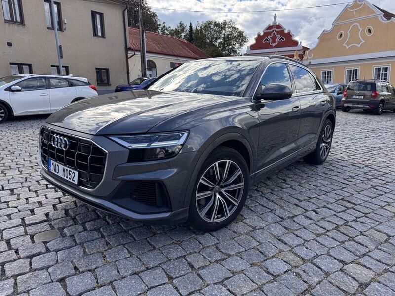Grau Gebraucht 2019 Audi Q8 S-Line SUV | 44.100 € (Etwas zu teuer) - Bild 1/4