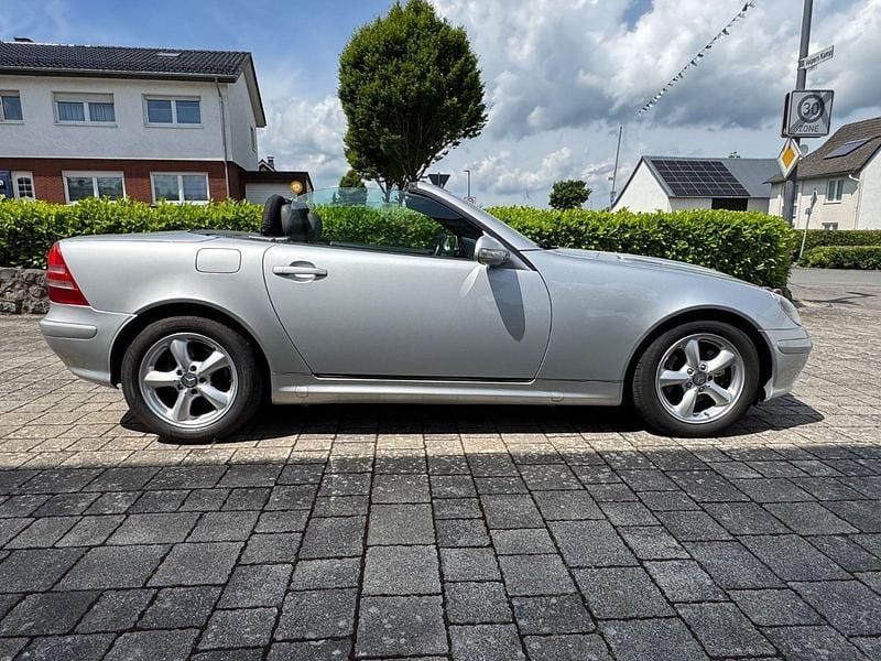 Gebraucht Mercedes SLK200 163 PS (119 kW) 2001 Silber Cabrio