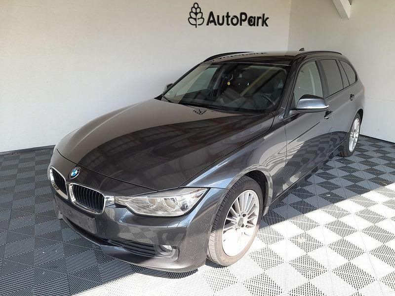 Grau Gebraucht 2014 BMW 318 Comfort Edition Kombi | 7.990 € (Guter Preis) - Bild 1/4