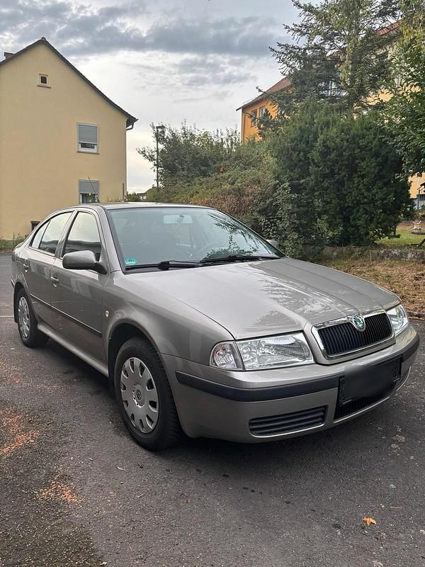 Gold Gebraucht 2007 Skoda Octavia Limousine | 1.750 € (Superpreis) - Bild 1/4