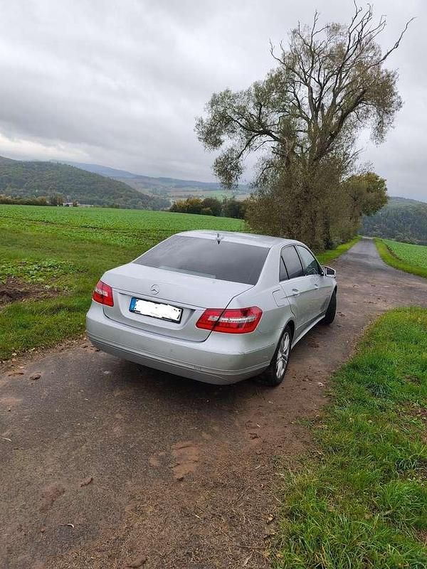 Gebraucht Mercedes E220 Avantgarde 170 PS (125 kW) 2011 Grau Limousine