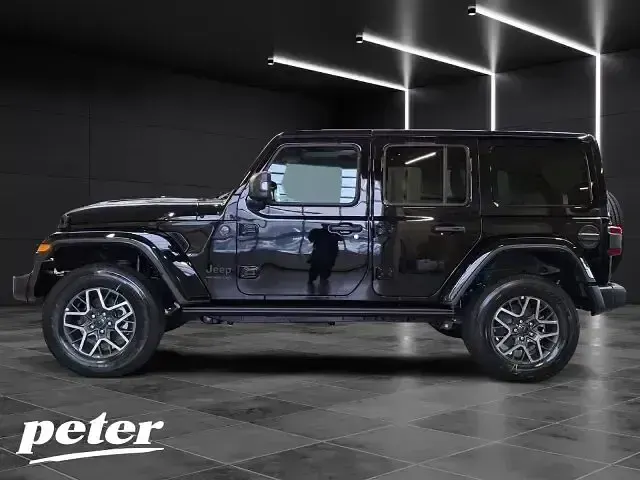 Neu Jeep Wrangler Sahara 272 PS (200 kW) 2025 Schwarz SUV
