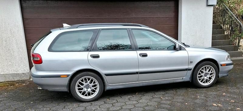Gebraucht Volvo V40 140 PS (102 kW) 1999 Silber Kombi