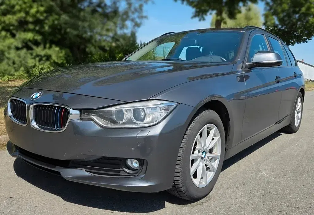 Gebraucht BMW 318 143 PS (105 kW) 2014 Grau Kombi