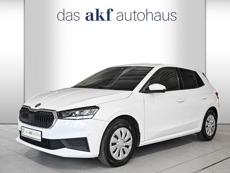 Candyweiss Gebraucht 2022 Skoda Fabia Active Limousine | 13.450 € (Fairer Preis) - Bild 1/4