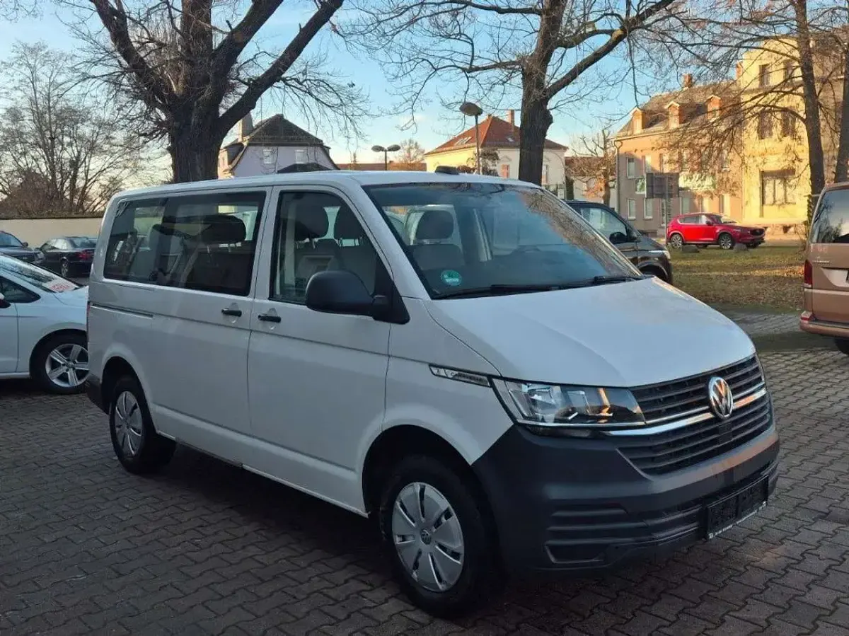 Używany VW Caravelle 150 KM (110 kW) 2021 Biały Van
