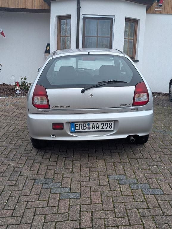 Gebraucht Mitsubishi Colt 75 PS (55 kW) 1999 Silber Kleinwagen
