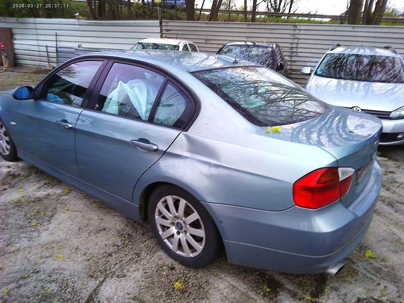 Gebraucht BMW 320 143 PS (105 kW) 2008 Grau Limousine