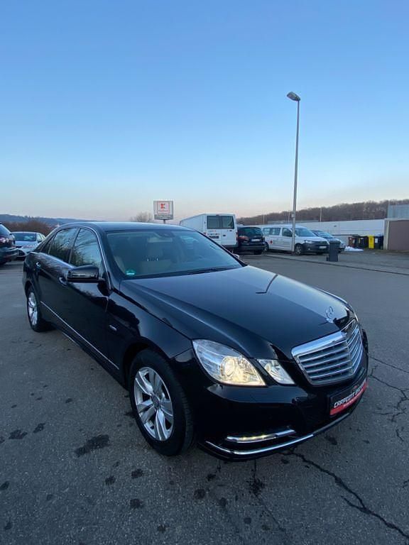 Gebraucht Mercedes E200 184 PS (135 kW) 2010 Schwarz Limousine
