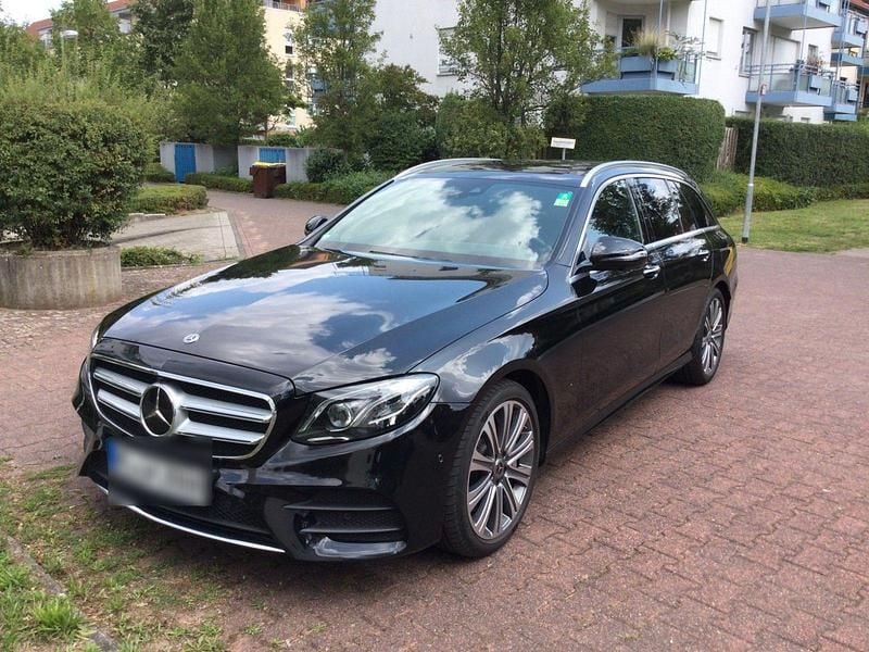 Schwarz Gebraucht 2020 Mercedes E400 Kombi | 40.999 € (Fairer Preis) - Bild 1/4