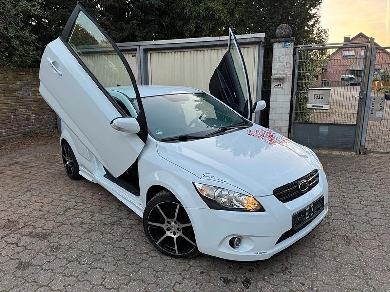 Gebraucht Kia Ceed Sport 126 PS (92 kW) 2010 Weiß Kleinwagen