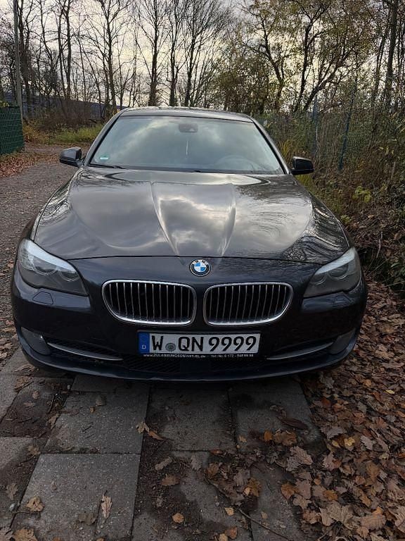 Grau Gebraucht 2011 BMW 525 Limousine | 11.000 € (Fairer Preis) - Bild 1/4
