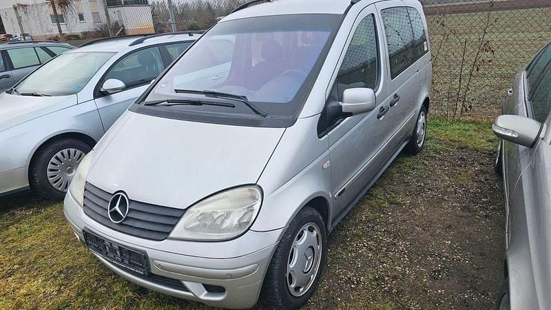 Silber Gebraucht 2003 Mercedes Vaneo Van / Kleinbus | 1.299 € (Guter Preis) - Bild 1/4