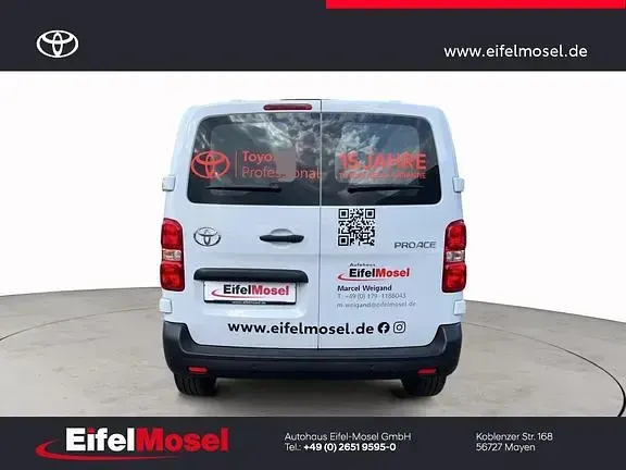 Gebraucht Toyota Proace 144 PS (105 kW) 2024 Icy white Van / Kleinbus