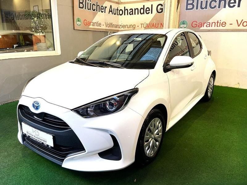 Weiß Gebraucht 2022 Toyota Yaris Hybrid Edition Limousine | 18.950 € (Guter Preis) - Bild 1/4