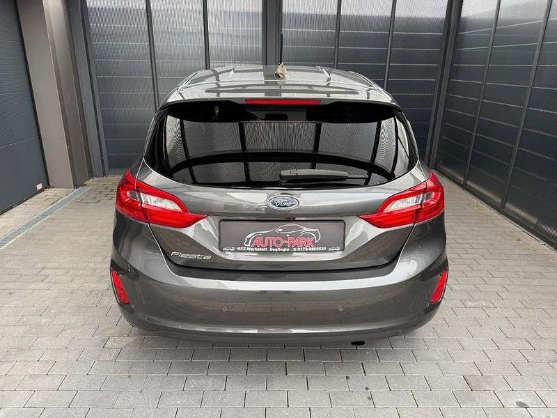 Gebraucht Ford Fiesta Titanium 101 PS (74 kW) 2018 Grau Limousine