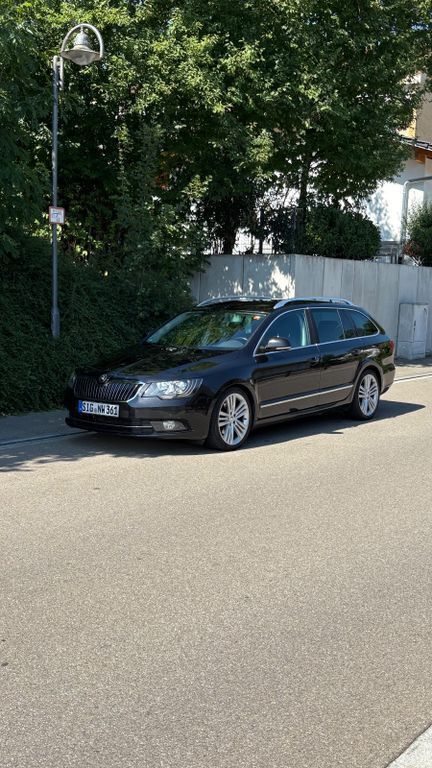 Schwarz Gebraucht 2014 Skoda Superb Kombi | 10.000 € (Guter Preis) - Bild 1/2