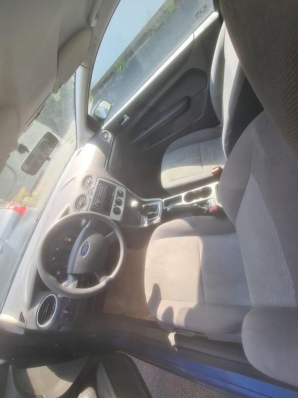Blau Gebraucht 2006 Ford Focus Limousine | 1.600 € (Guter Preis) - Bild 1/4