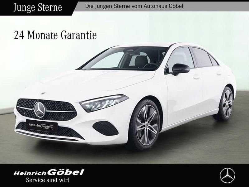 Unilack polarweiß Gebraucht 2024 Mercedes A200 Progressive Limousine | 33.990 € (Teuer) - Bild 1/4